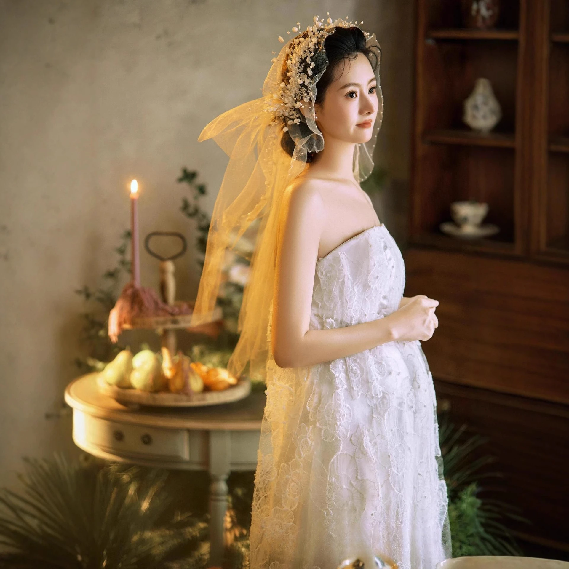 ชุดเดรสยาวสำหรับถ่ายภาพคนท้อง ผ้าลูกไม้สีขาวลายดอกไม้ ดีไซน์หรูหรา เหมาะสำหรับถ่ายภาพในสตูดิโอ