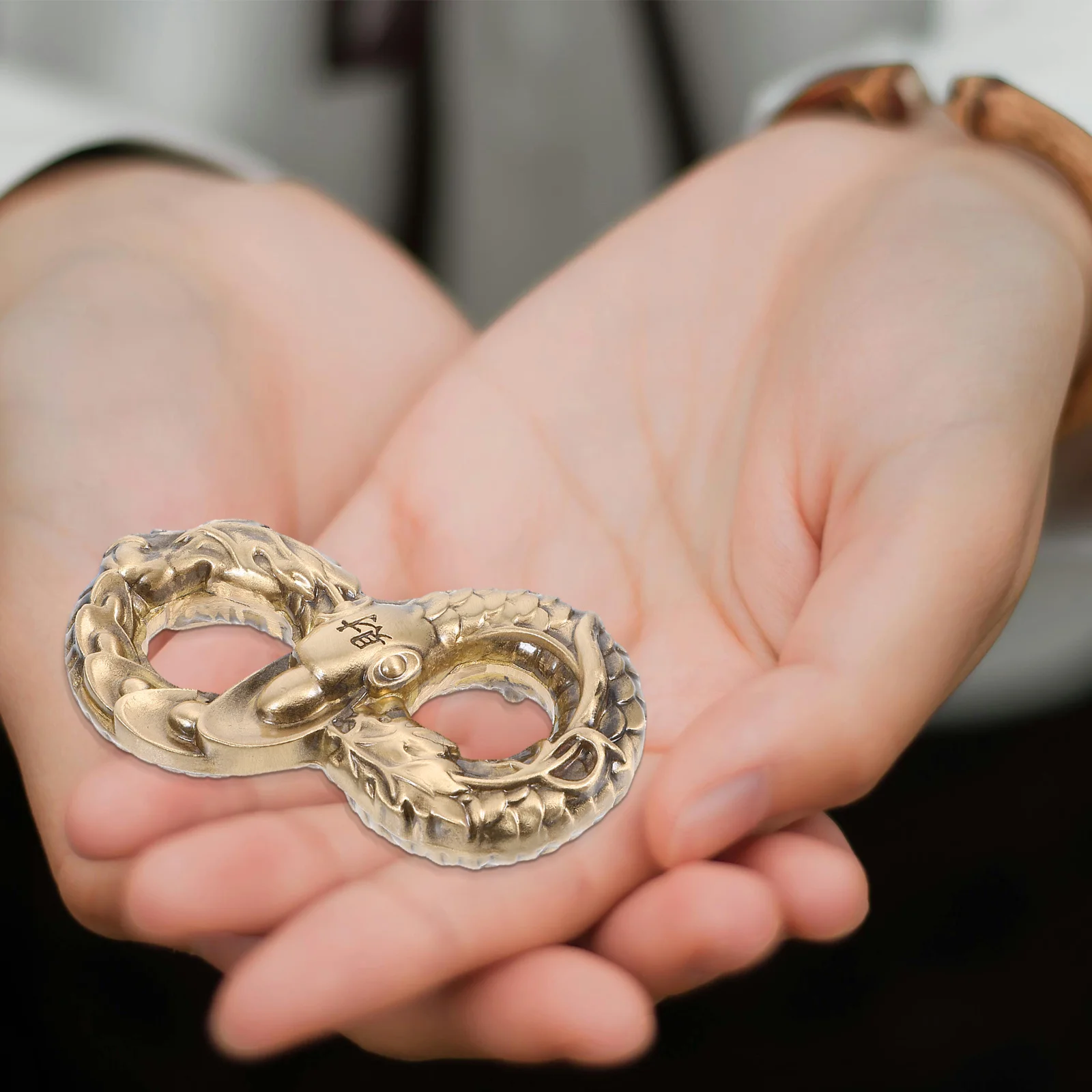 

Brass Snake Handheld Ornament Compact Finger Exercise Tool Artistic Metal Animal Sculpture Home Decoration Snake Decorations