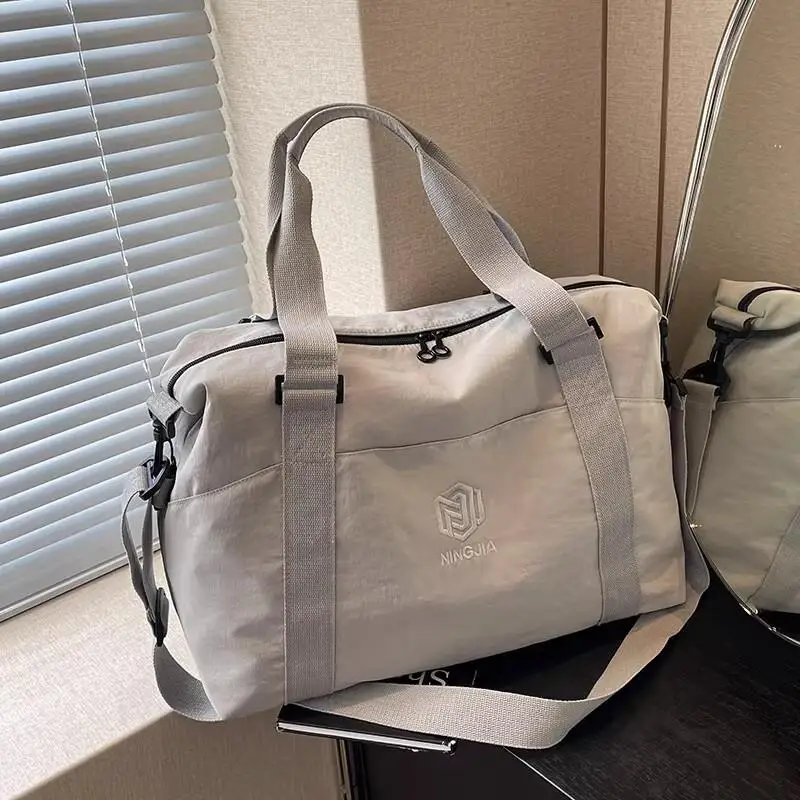 borsa-da-viaggio-sportiva-di-grande-capacita-portatile-impermeabile-ideale-per-attivita-fisica-nuoto-e-yoga-adatta-a-uomini-donne-e-giovani-un-accessorio-di-tendenza