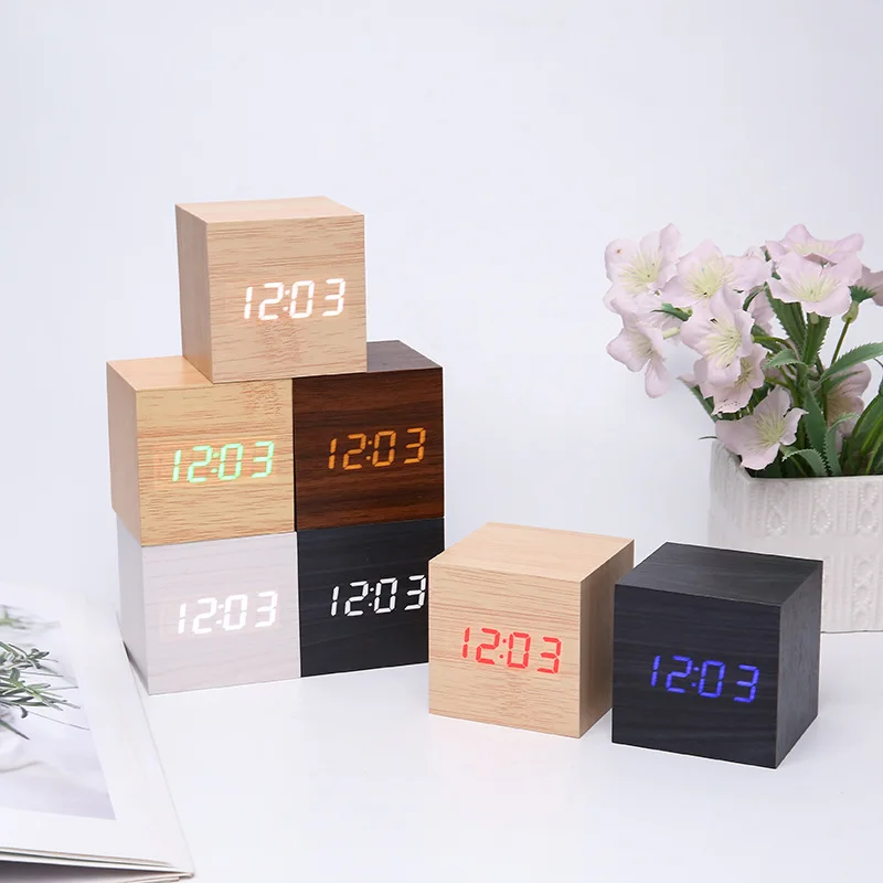 LED Intelligent Voice-activated Wooden Alarm Clock, Square Portable Temperature and Humidity Multi-function Clock