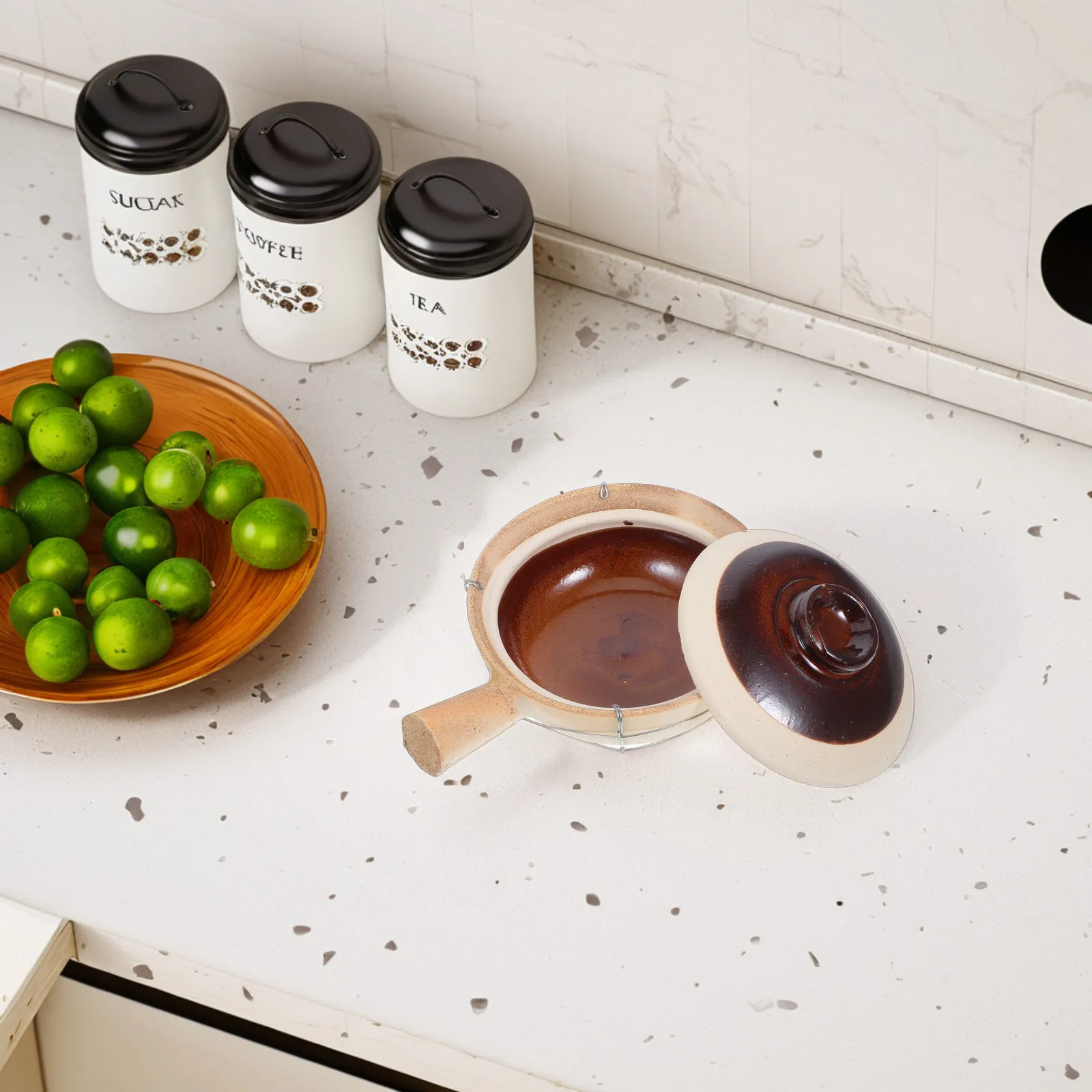 

Керамический горшок для приготовления риса и других блюд, сохраняющий оригинальный вкус, идеально подходит для семейных встреч.