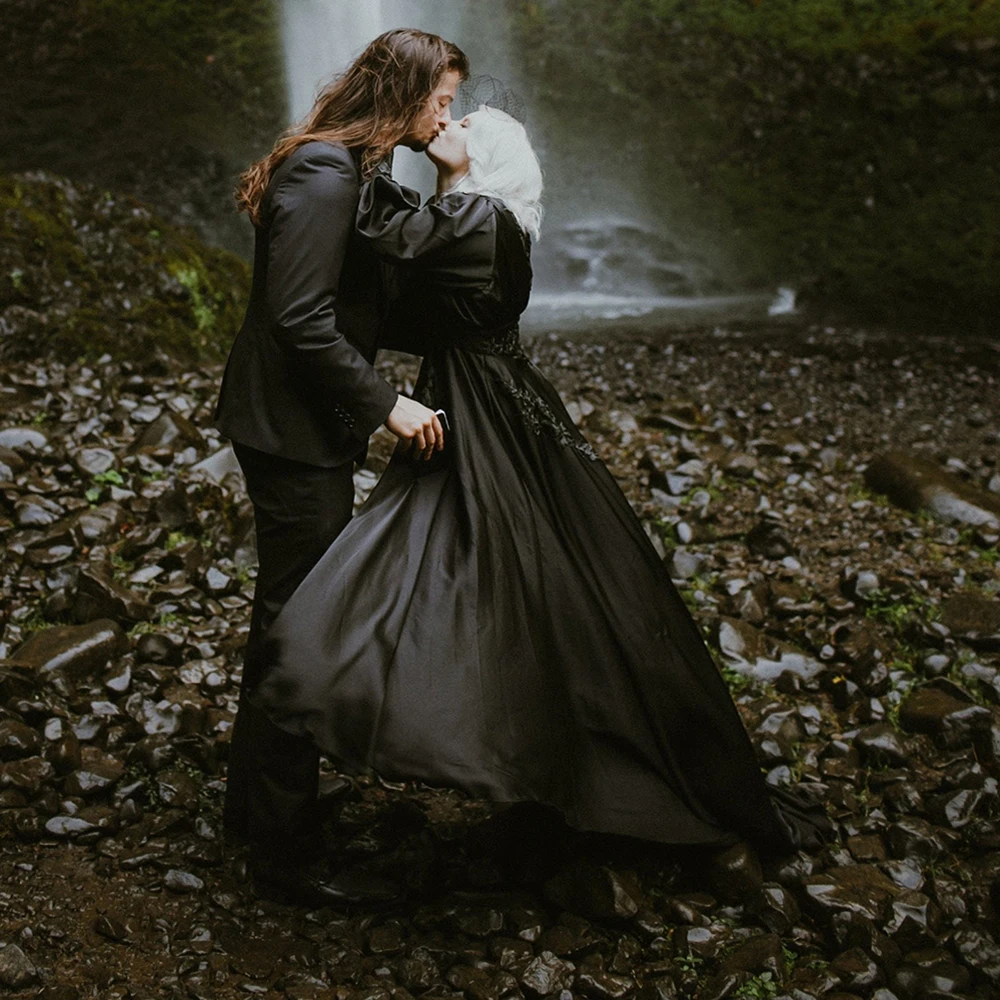 Vestido de novia de satén musulmán con mangas largas de obispo, apliques de cuello redondo de línea A, negro brillante, árabe, botones sin espalda, vestidos de novia