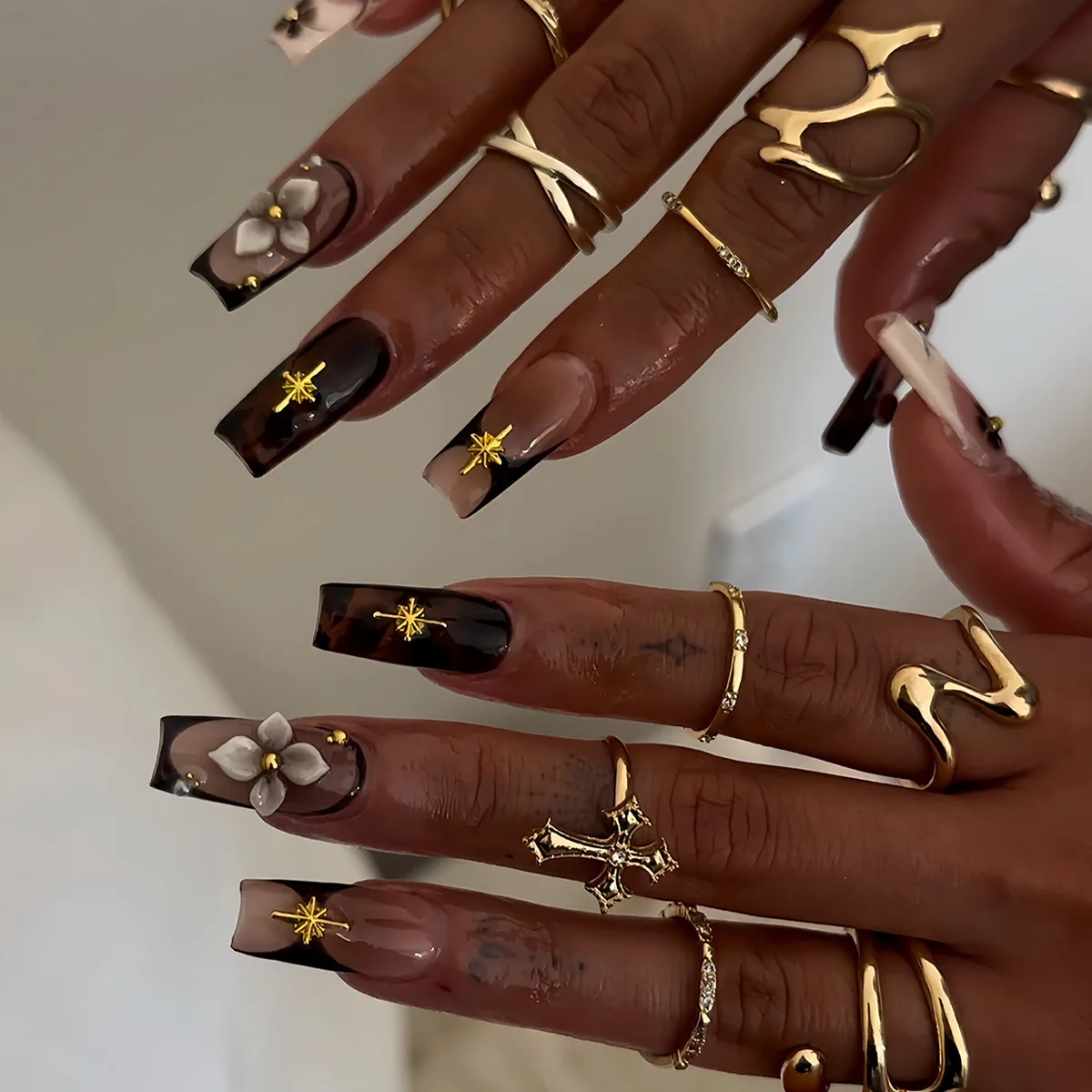 

24PCS French Medium Square False Nails Cute Cherry Sweet White Flower Designs Retro Fake Nails Spice Girls Wearable Manicure Tip