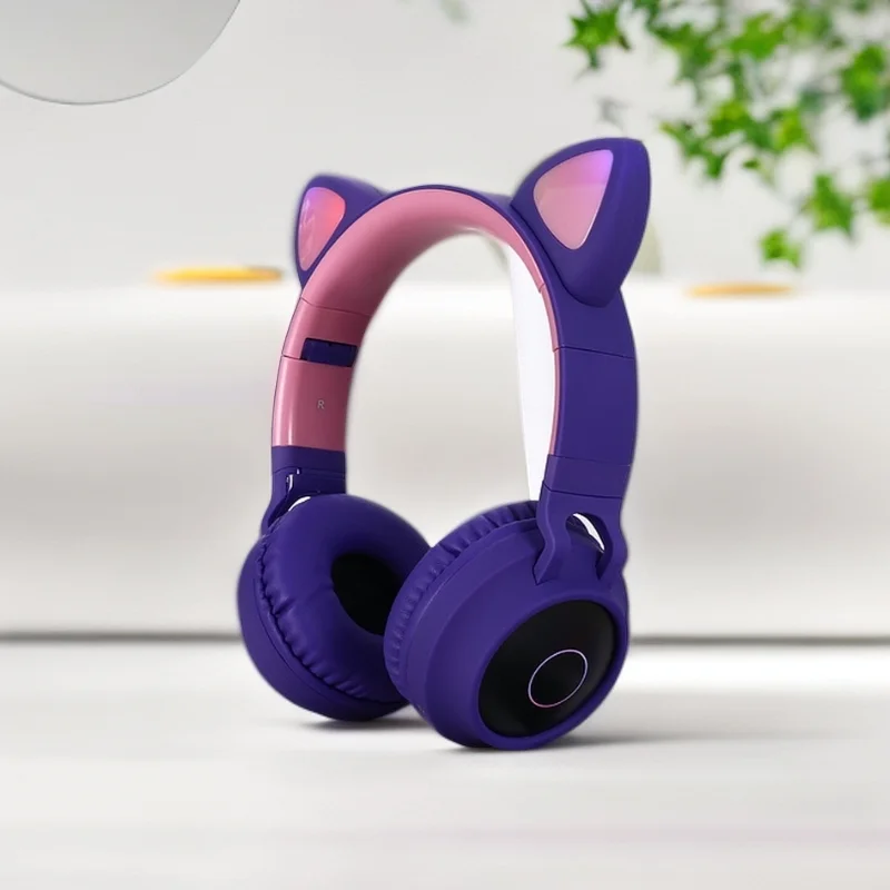 

Explosive glowing cartoon head mounted Bluetooth earphones for girls, cat ear BT028C wireless folding card new model