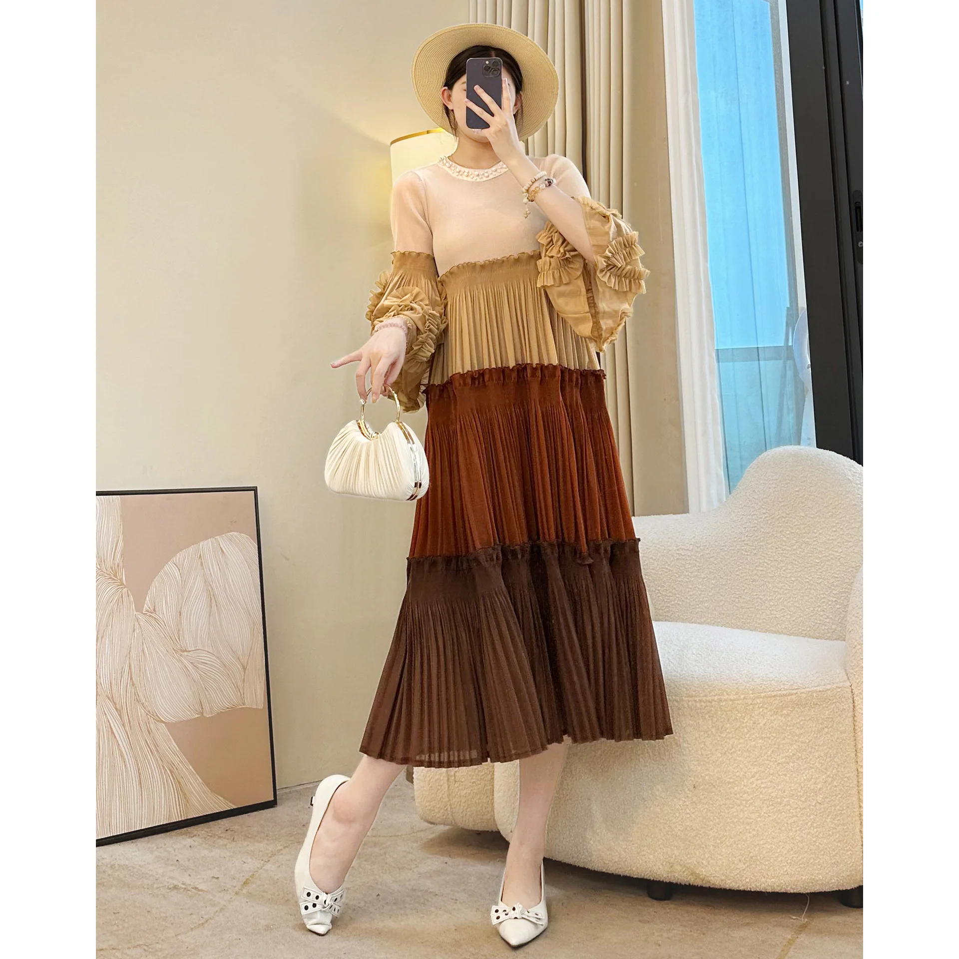 Sukienka Miyake Fold w nowym stylu na sezon Jesień/Zima 2025, modna, luźna, łączona sukienka z okrągłym dekoltem, falbaniasta spódnica, sukienka z długim rękawem.