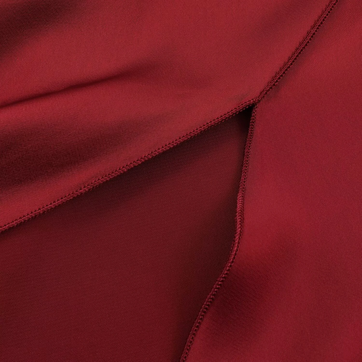 Estilo europeo y americano 2025 invierno nuevo vestido sin espalda con tirantes y cuello en V con textura satinada de seda para mujer