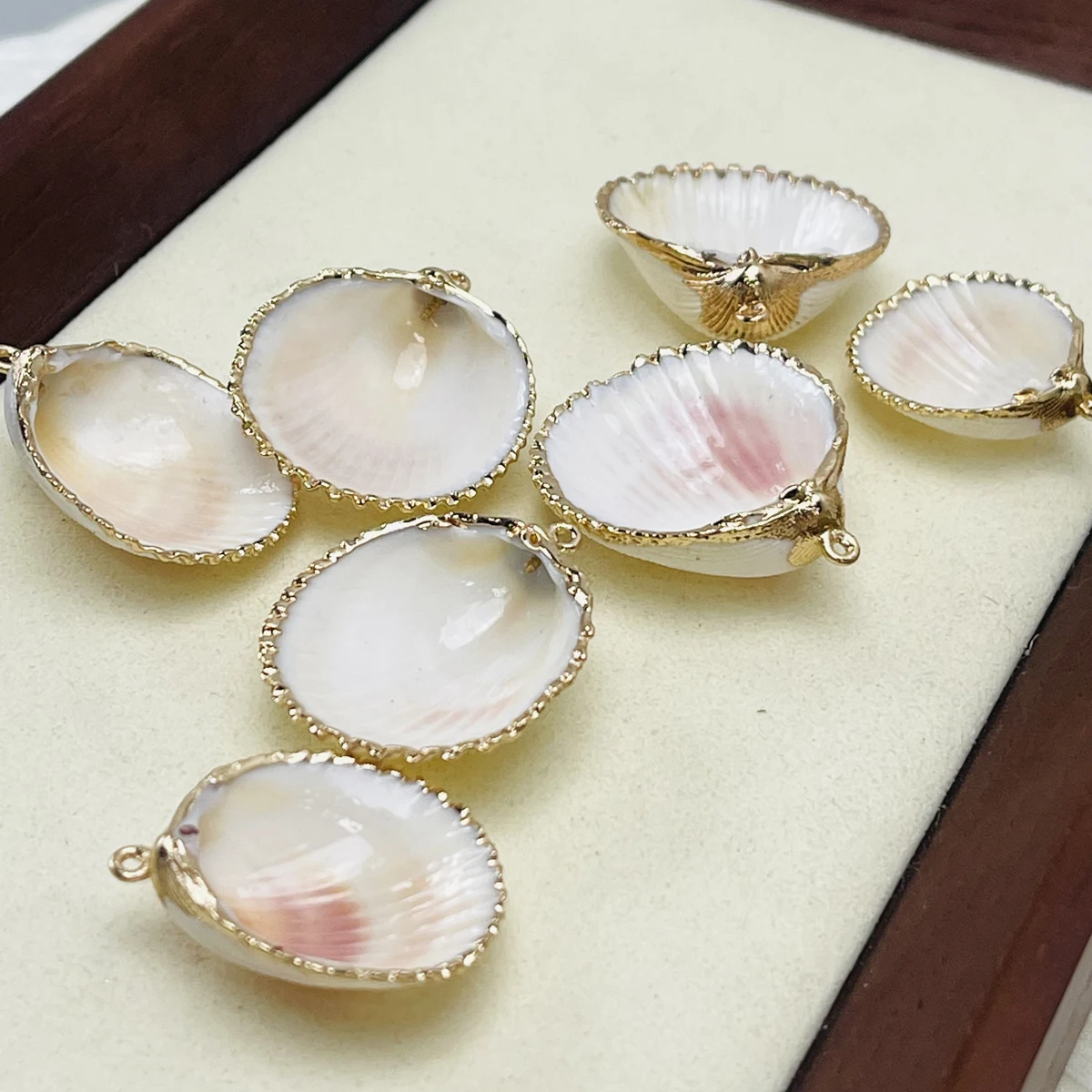 

30Pcs/50Pcs Natural Shell Pendant Electroplated Gold Border Pendant For Jewelry Making DIY Earrings Bracelet Necklace Accessory