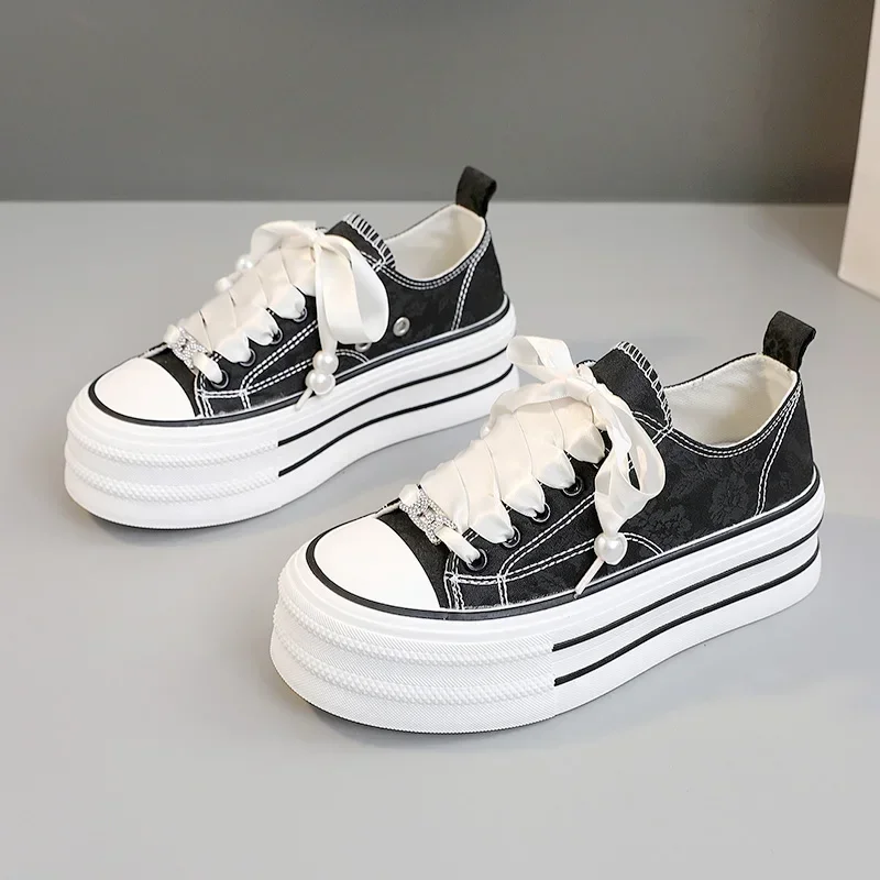 2025, neue Frühlings-Freizeitschuhe für Damen, zierliche High Heels, magische Sohle,
