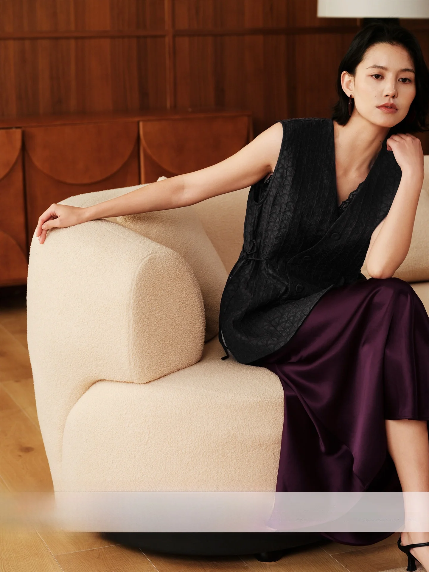 

Asymmetric New Chinese Style Double Color Braided Silk Vest ZhiMei RiHe GuanLe 25MM Xiangyun Silk Vest for Women