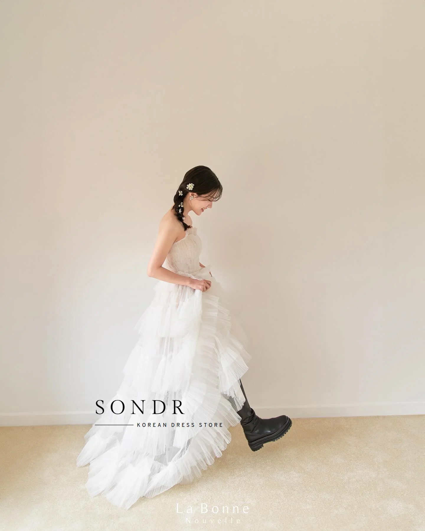 Sondr Customized Modern Strapless Tulle Korean Wedding Dresses Ruffled Long Bridal Gown Corset Back Photo Shoot Gown 2027