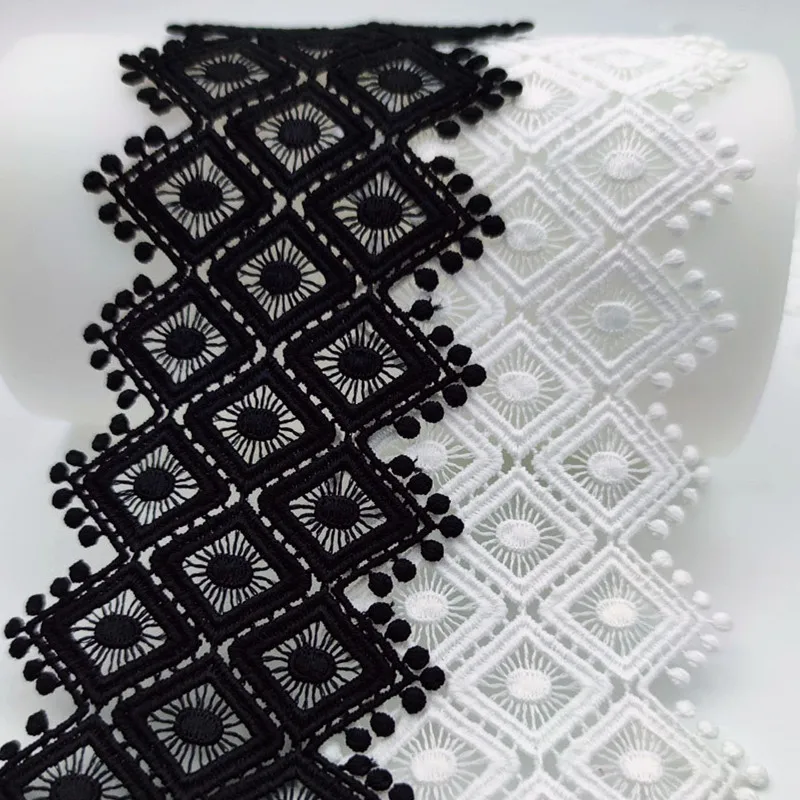 Pom Pom haftowane koronki tkaniny 75 mm szerokości czarny biały drążą koronki DIY szycia do dekoracji odzieży sukienka, sprzedam przez podwórze