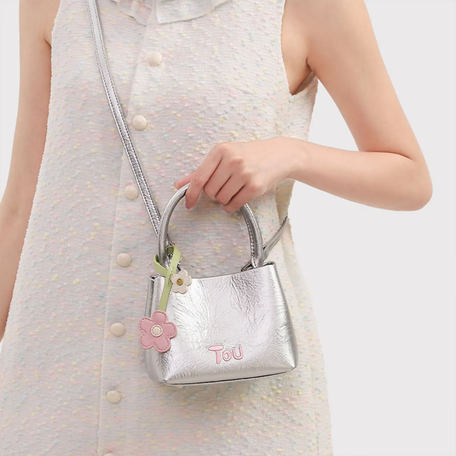 

TOUTOU Mini Handbag Long Strap Flower Pendent Decor Silver Vegetable Basket Women Bucket Bag High-end Shoulder Crossbody Bag