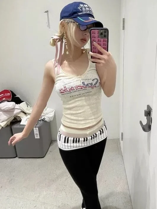 

Женские повседневные брюки Visual Kei Indie в темном стиле с низкой талией, облегающие, с принтом в виде нот пианино, укороченные (7/8)