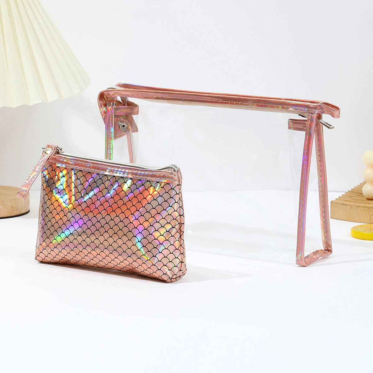Neue Zweiteilige Wasserdichte PVC-Kosmetiktasche mit Laser-Fischschuppen-Design, Multifunktionale Aufbewahrungs- und Pflegetasche für Damen – Detail 8