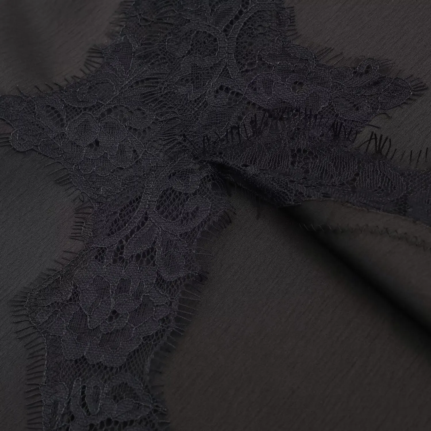 BSAY Schwarzes Asymmetrie-Spitzen-Satin-Kleid Damenbekleidung Herbst neue schicke französische Eleganz Seitenschlitz sexy V-Ausschnitt Sling-Abend