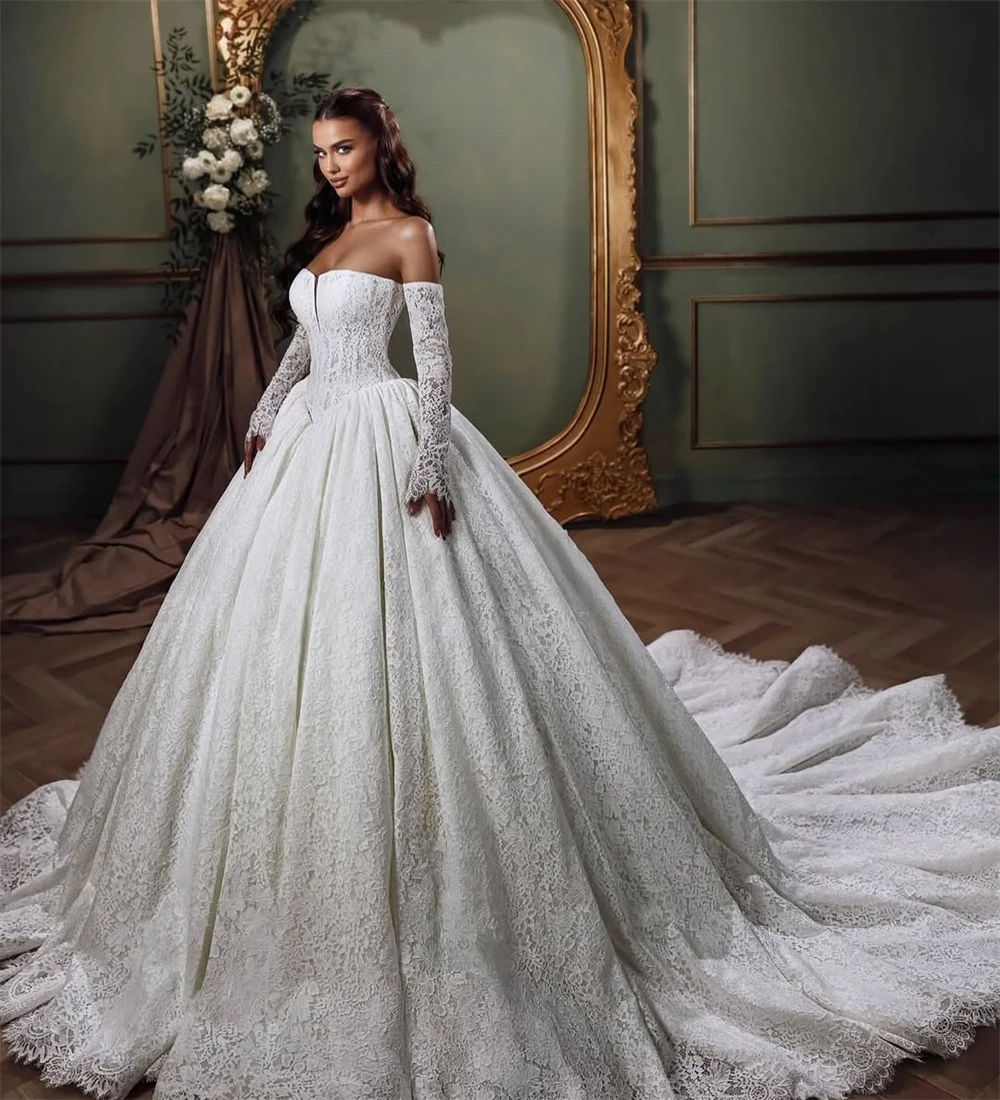 

Customized Elegant White Lace Bridal Gowns Classic Strapless Sleeveless Robe de mariée Dreamy A-Line Chapel Train Wedding Dress