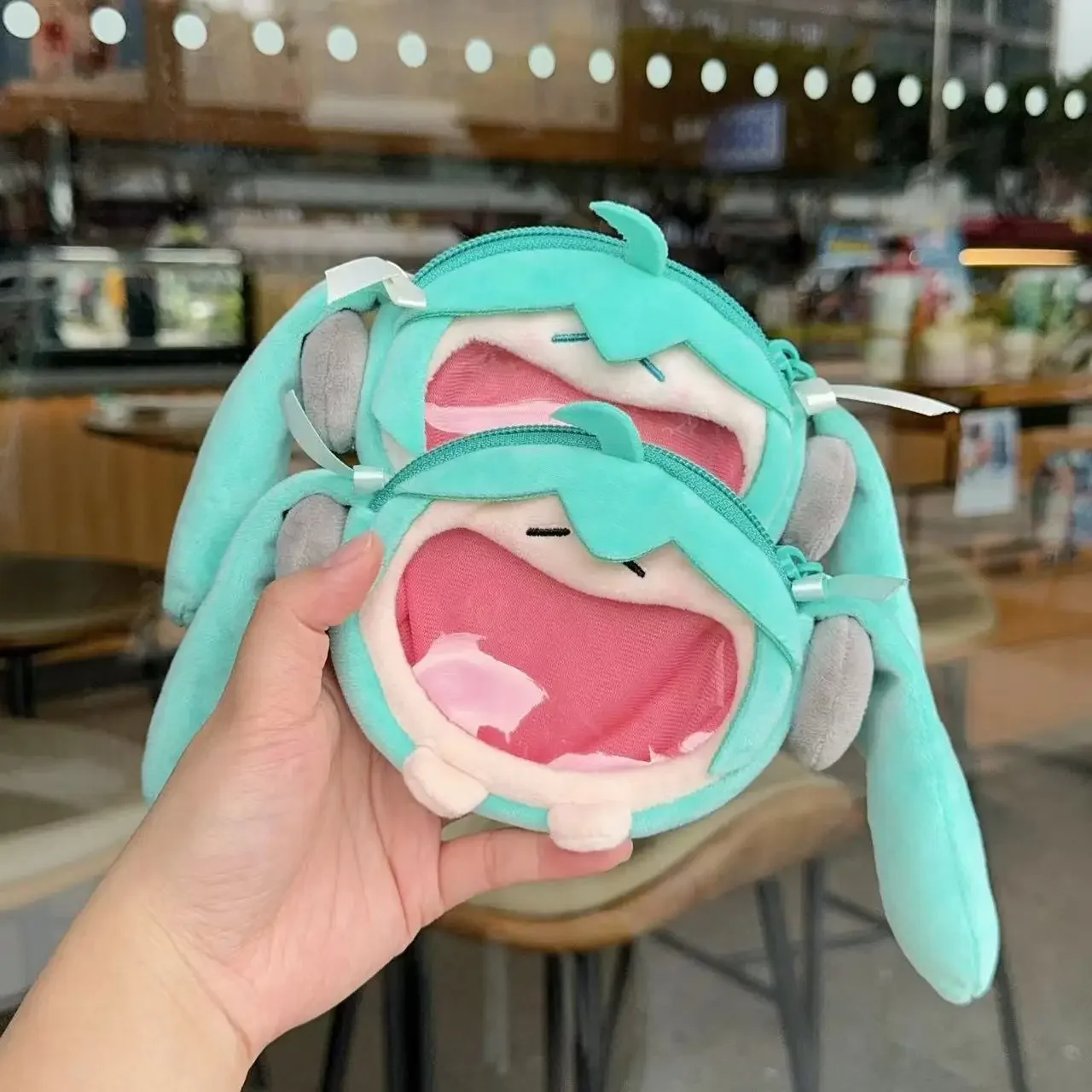 Bandai Anime Hatsune Miku Q Versie Kawaii Figuur Multi Functionele Pluche Mini Tas Hanger Hoofdtelefoon Tas Zak Portemonnee Geschenken