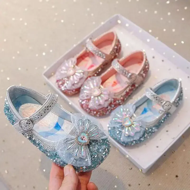 Sandal anak perempuan, musim semi, bayi perempuan kartun Frozen Elsa, sepatu putri kristal anak-anak, sandal kaca datar lembut pesta pita kupu-kupu