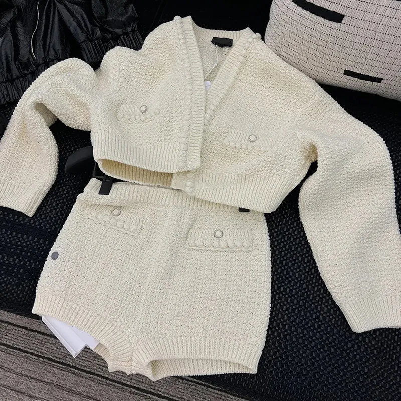 2022 Brief paragraph small sweet white knitting cardigan - neck sweater temperament shorts cotton suits