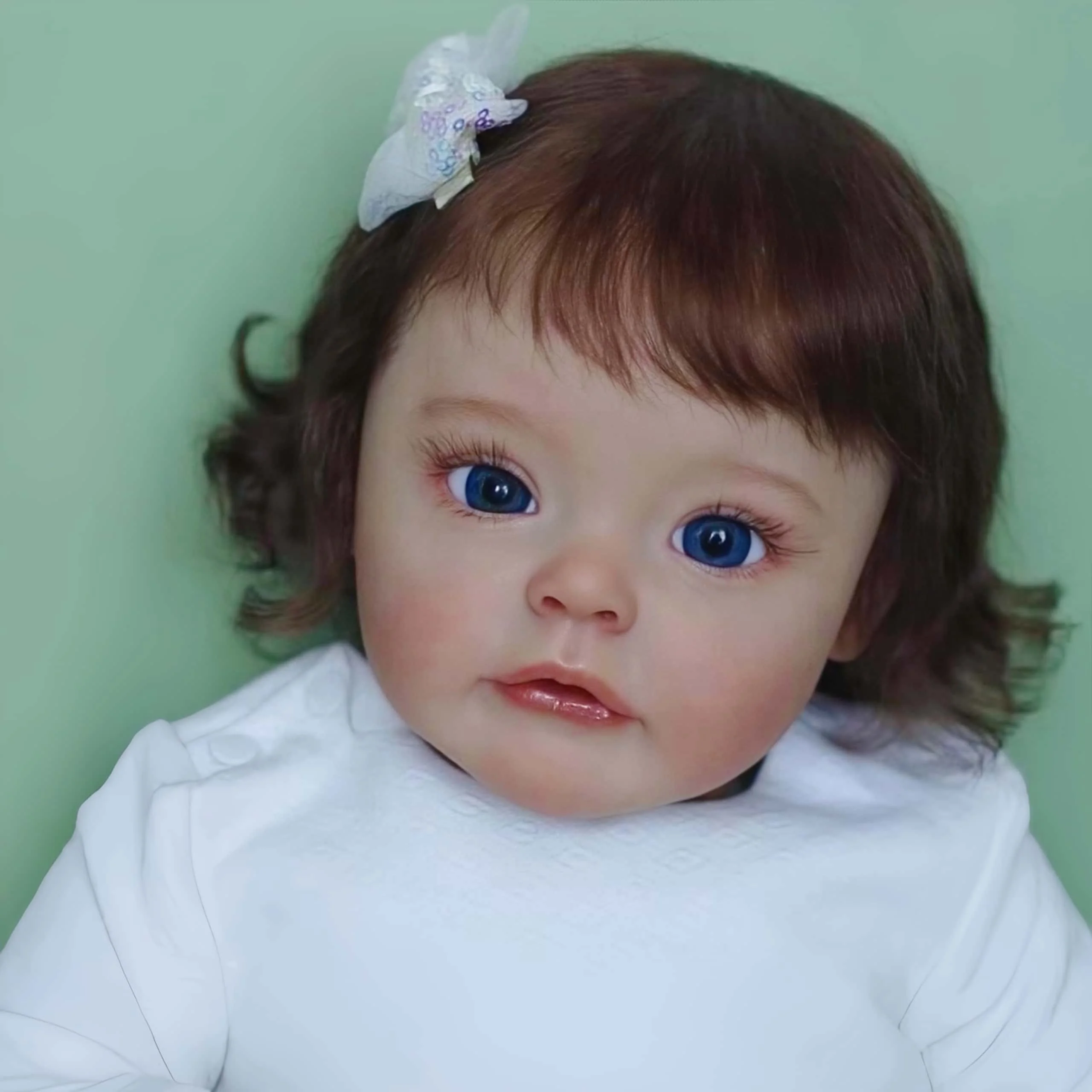 22 inch vinyl herboren meisjespop, zeldzame editie, schattige uitdrukking met blauwe ogen en bruin haar, prachtige realistische kenmerken,