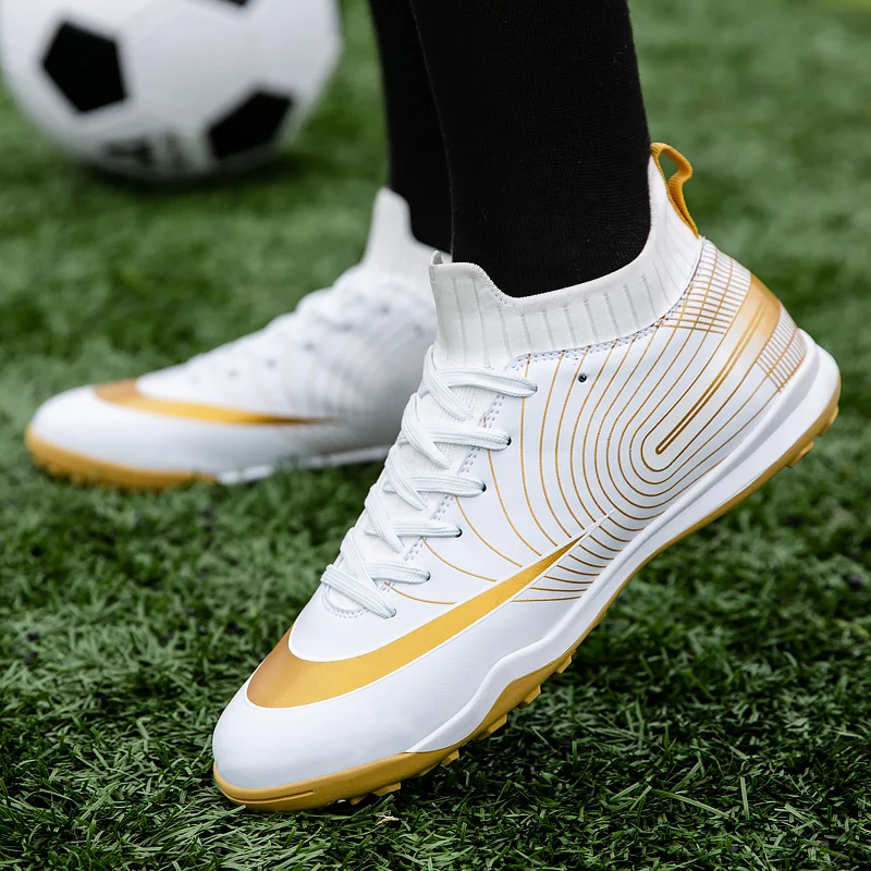 Heißer Verkauf Gold Männer Fußballs chuhe Erwachsene Kinder Training Fußballs chuhe Outdoor Gras Fußballs chuhe Anti-Rutsch-Rasen Futsal Schuhe