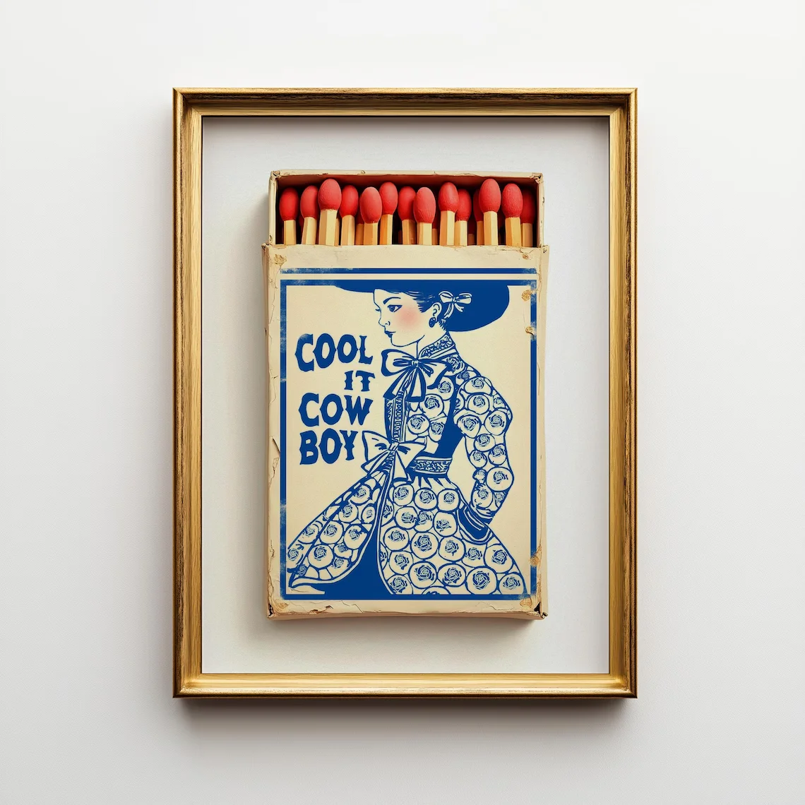 Cool It Cowboy Matchbook Print, vaquera costera, nieta milenaria, Toile Chinoiserie, póster blanco azul cobalto, decoración occidental