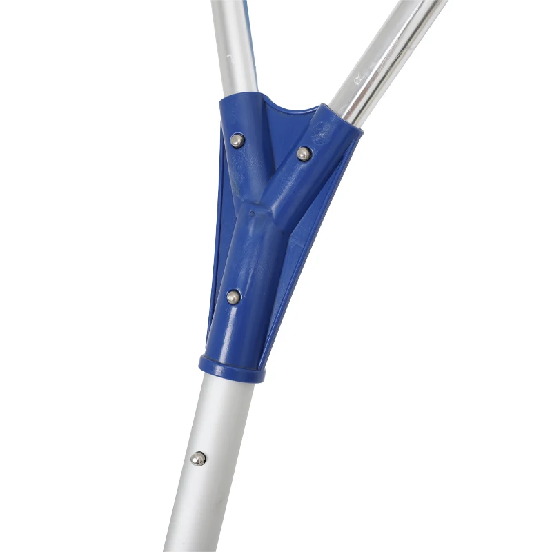 Strumento per la rimozione del rastrello da neve sul tetto con impugnatura telescopica regolabile e taglierina a testa larga e scivolo per l'asciugatura dalla neve