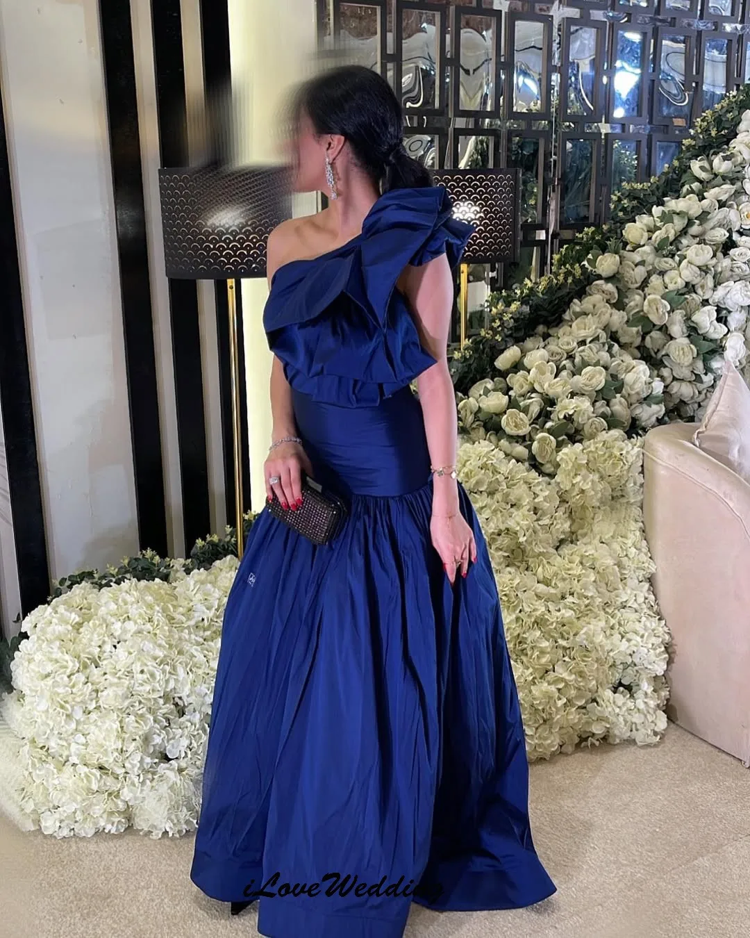 فستان كلاين أزرق بكتف واحد للحفلات الراقصة 2025 مطوي لحفلات الزفاف للنساء الضيوف على شكل حرف a فساتين رسمية طول الأرض مخصصة