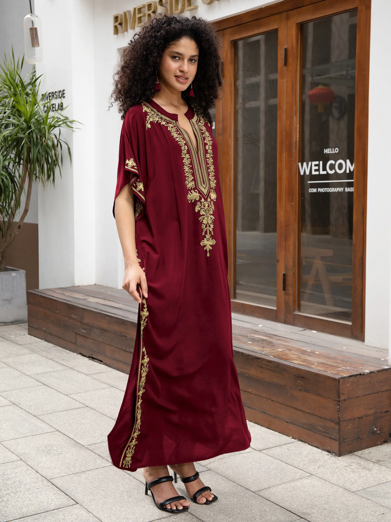 Red Embroidered Sexy V Neck Women Half Sleeve Black Kaftan Robe Long Dress Holiday Relaxed Beach Wear Moo Moo Dresses Q1667