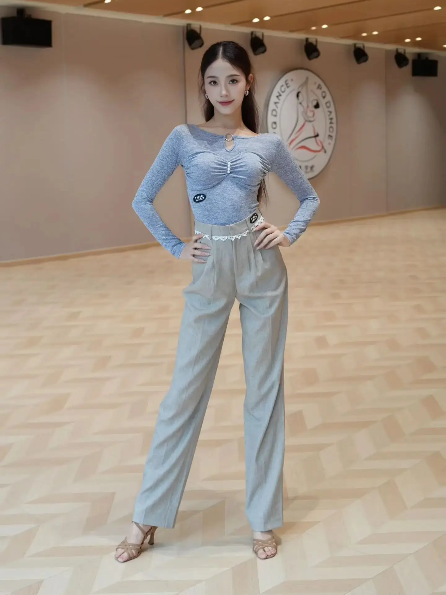 2025 Nieuwe Nationale Standaard Dans Vrouwen Latin Dansen Lange Mouw Top Kanten Broek Praktijk Kostuums Ballroom Dans Kleding DN22085