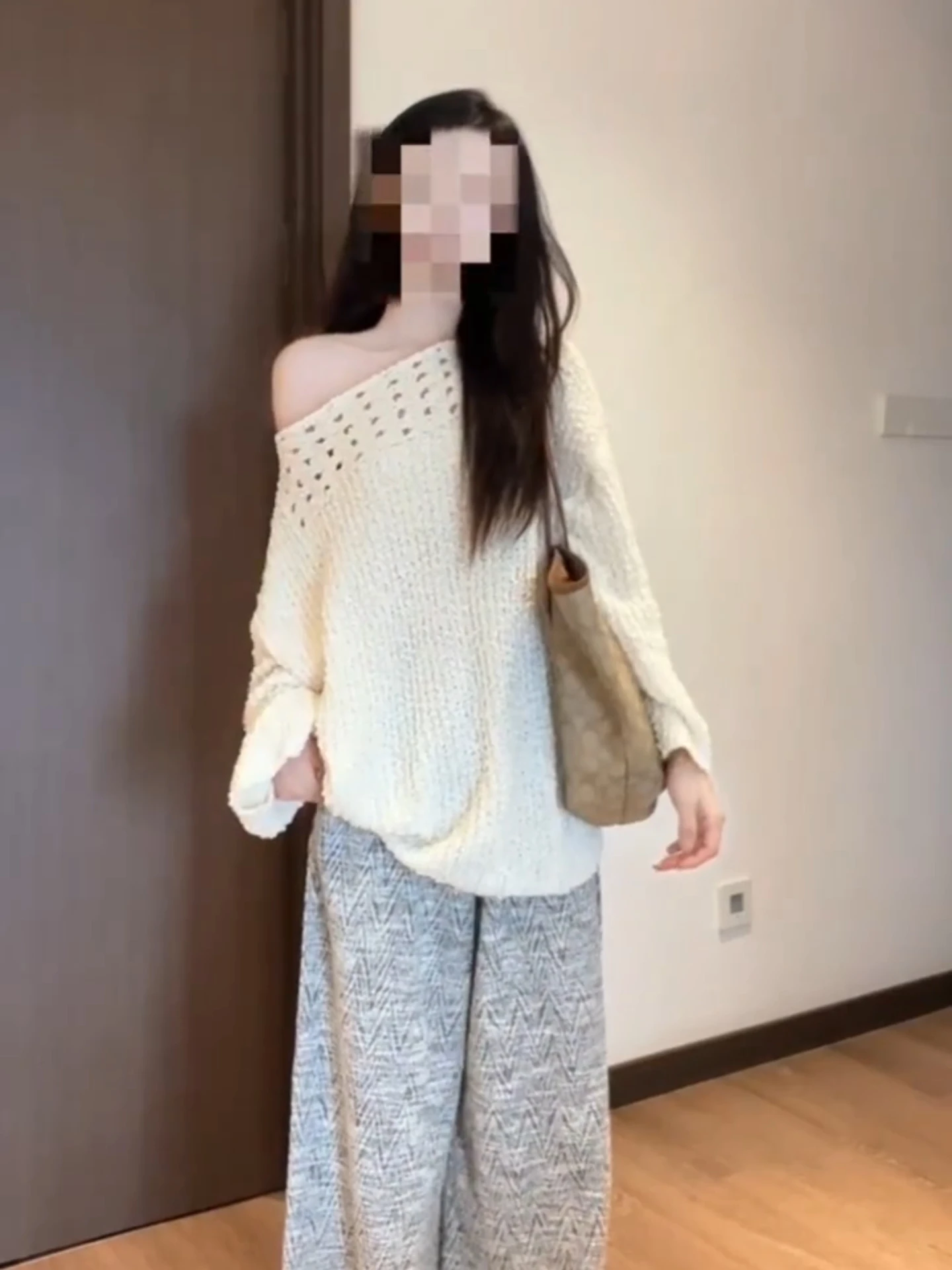 Maglieria scavata testurizzata Autunno Inverno da donna Morbido e accogliente maglione sopra la testa Dimagrante Top pigro Una spalla Sle Colore puro