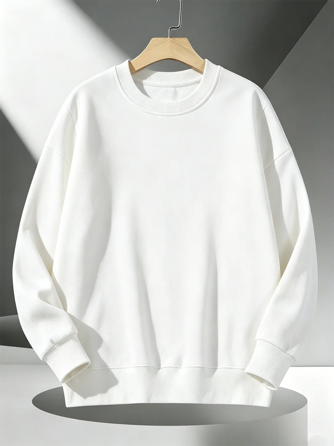 Koreanisches Oversize-Sweatshirt in Unifarbe für Damen, Streetwear, Rundhalsausschnitt, Y2K-Stil, Fleece-Pullover, lässige Herbstkleidung für Damen zum Joggen. – Detail 17