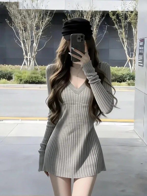 

Gray V-Neck Knitted Base Shirt Women's Spring New Casual Style Slimming Mid-Length Inner Wear Top Korean Style City Walk