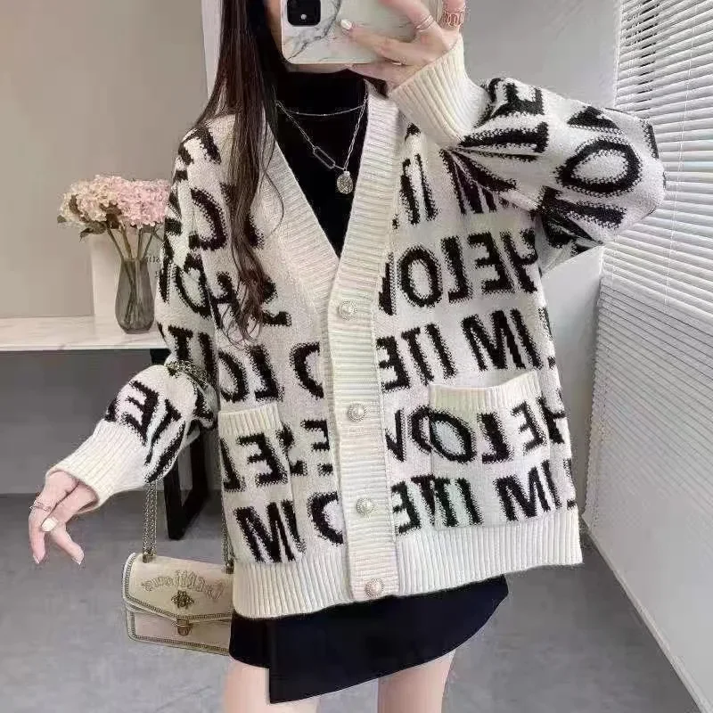 2023 New Thickened Cute Cartoon Embroidery Winter Knitted Letter Cardigan Sweater Coat V-neck Cardigan Women's Jacket Dropship