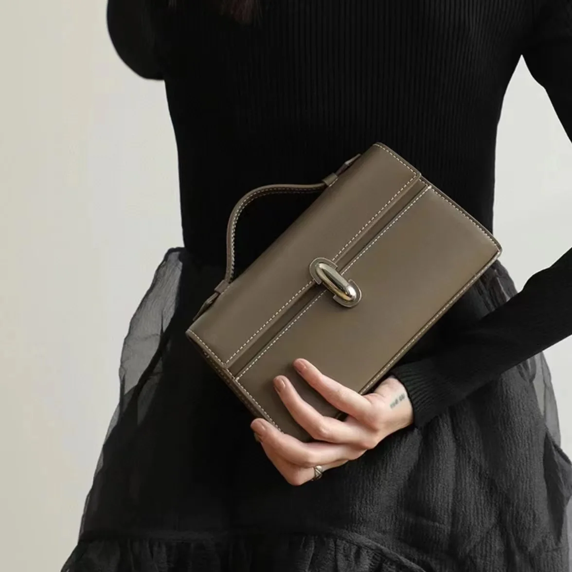 Bolso Retro para mujer, novedad de 2025, bolso de lujo ligero, bolso cuadrado pequeño con tapa esmerilada de gamuza para mujer, bolso de mano de cuero genuino