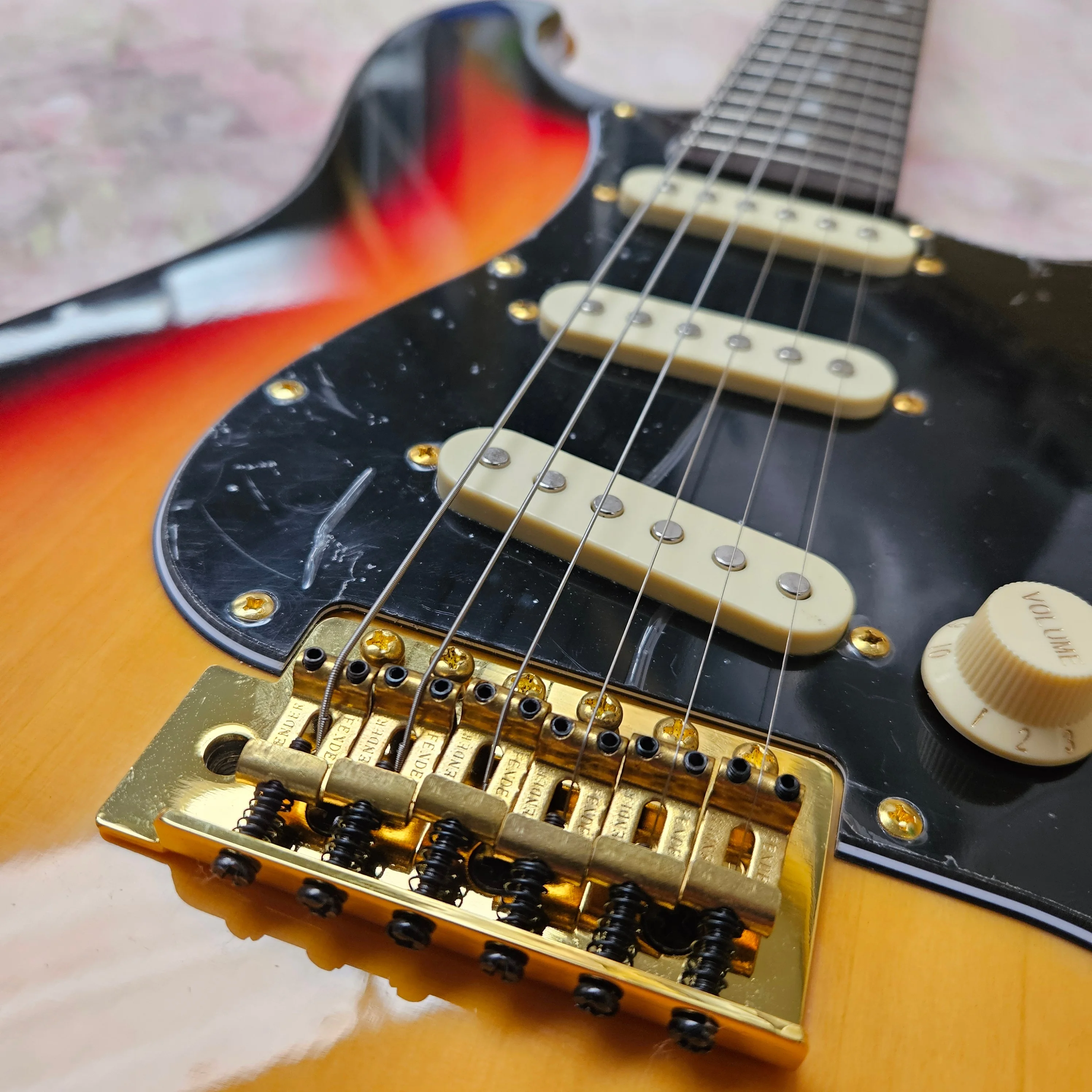 선버스트 색상의 일렉트릭 기타, SSS 픽업, 금색 하 - Electric Guitar Beginner 리뷰 및 가격