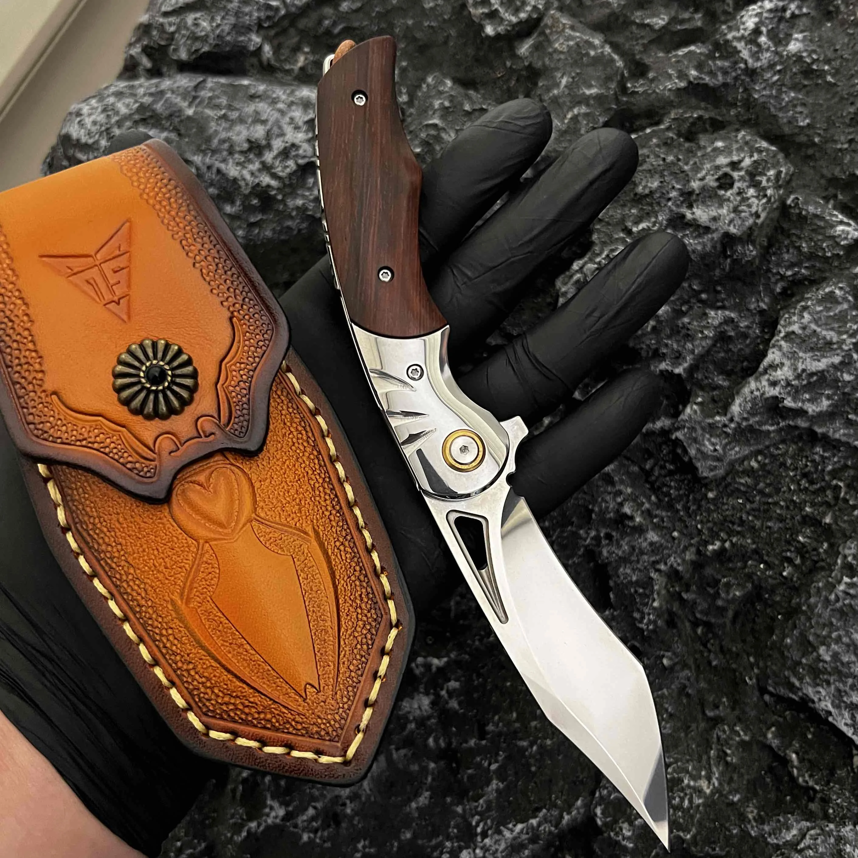 Lâmina de aço D2 forjada à mão nova de 7 polegadas, cabo de sândalo, faca de ferramenta tática RDC dobrável para acampamento ao ar livre