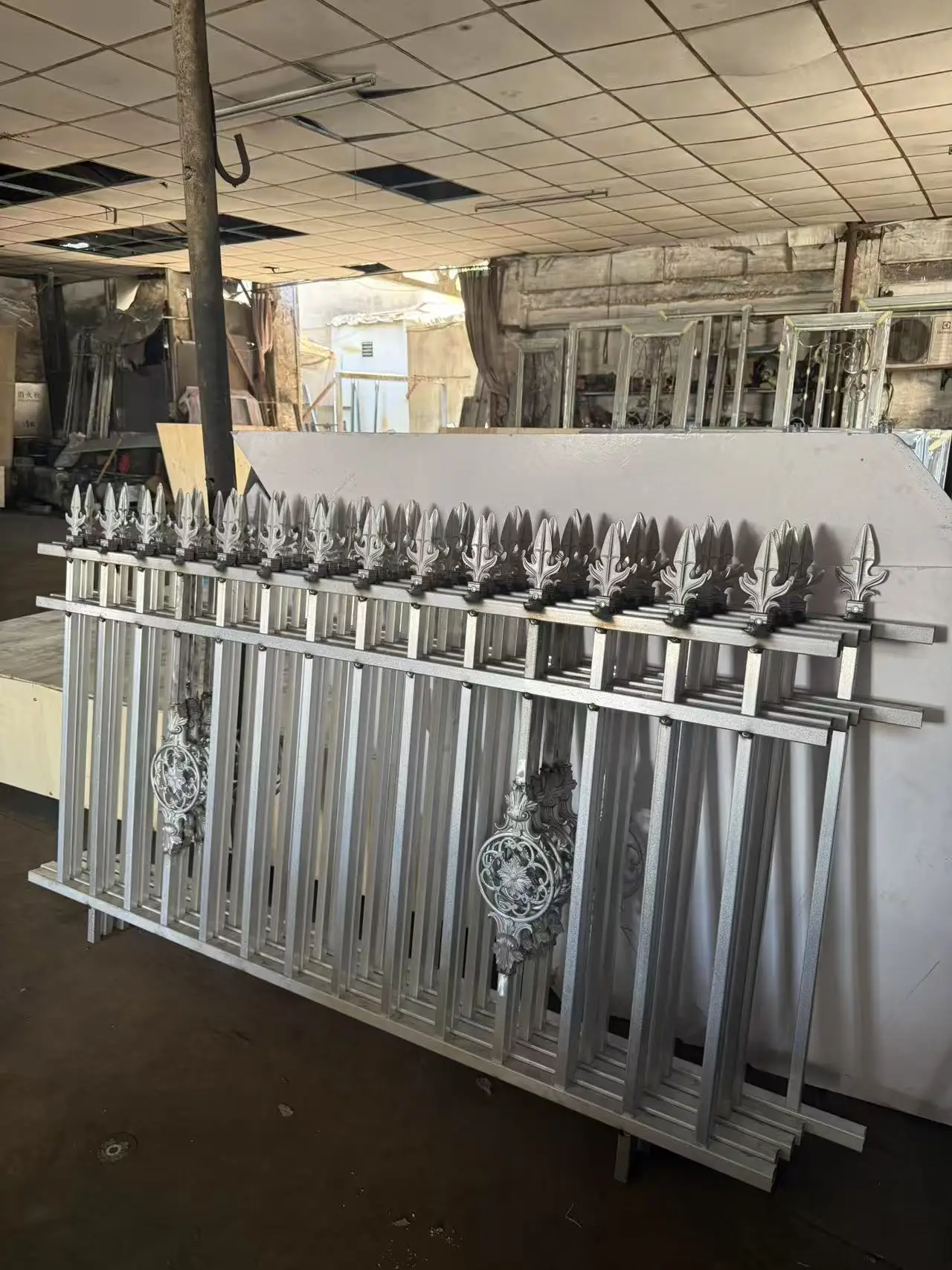 Wrought Iron Fence Outdoor Aluminum Fencing Safety-Fence Wrought Iron Fence Slat Fence China Factory