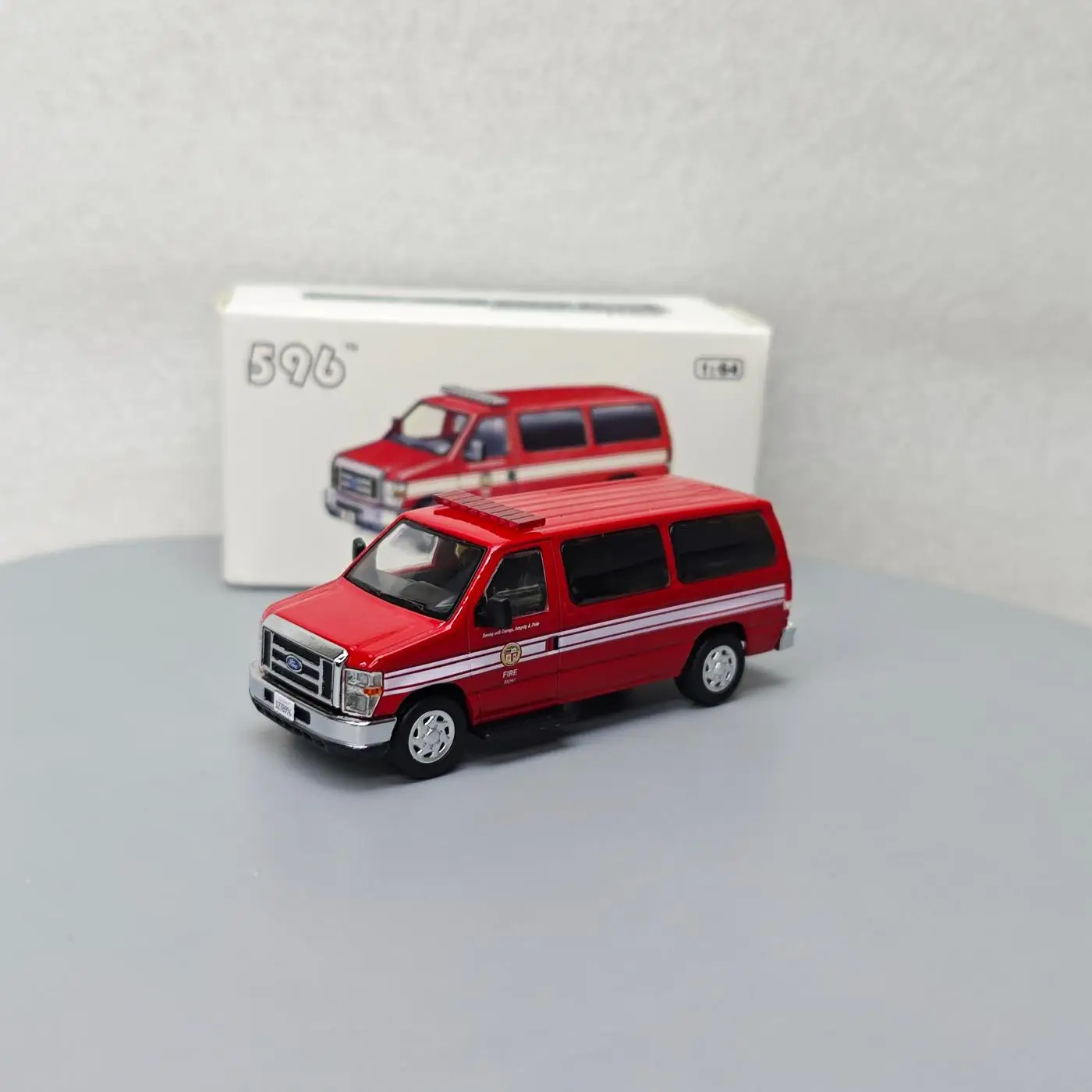 

596 1:64 E-Series Vans - Los Angeles Fire Department 596-110 Alloy Mini Car Model Simulation Collection Display Toy Gift