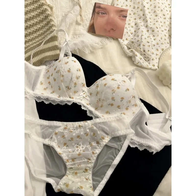 MOYISU JP & SK Lacy Dessous Mädchen kleine Brust hochziehen keine Bügel Top Unterstützung Anti-Sag-Rückzug Sexy Blumen-BH-Überzug-Set