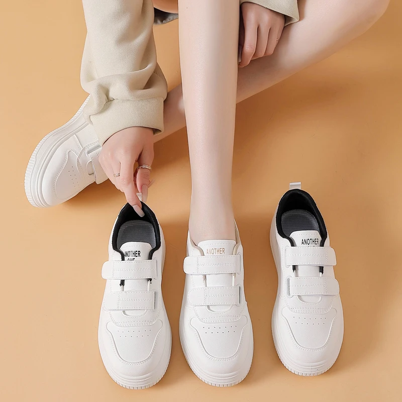 Zapatos de mujer, zapatos blancos pequeños antideslizantes de fondo plano, zapatillas informales de suela blanda para mujer, zapatos planos versátiles para estudiantes