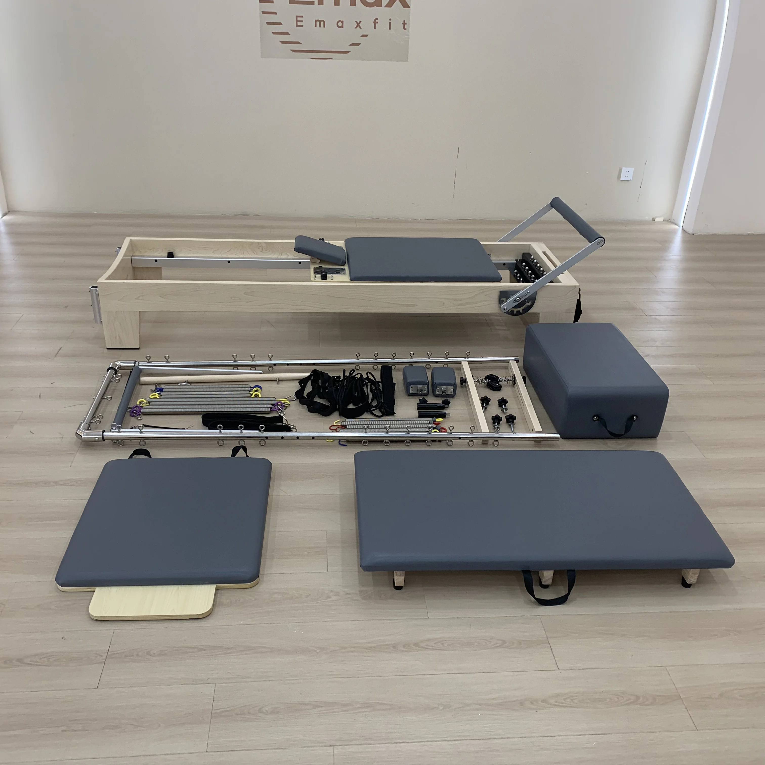 v*-User-friendly Maple Wooden Pilates Reformer Half Tower Suitable for Daily and Professional Studio Equipment Reformer