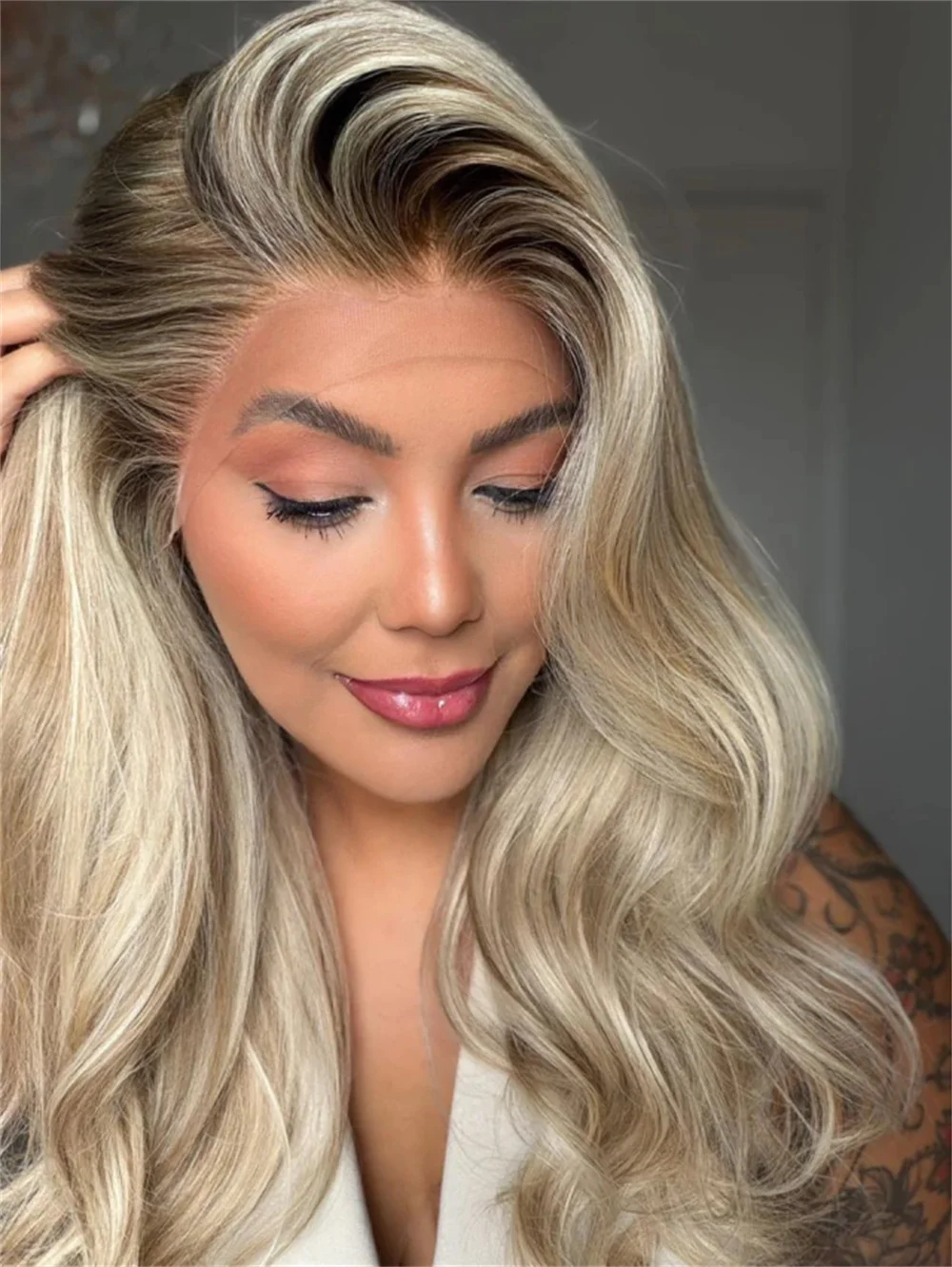 Ombre Creamy Blonde Wig Natural Wavy Synthetic Hair Loose Wave Free Part Ash Rooted 13x4 Highlight Wigs for Women Daily Party