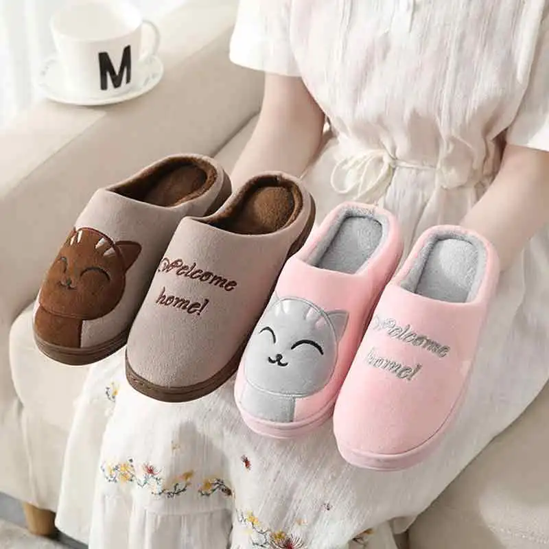 شباشب شتوية جديدة لعام 2025 على شكل قطة محظوظة بكعب مغلق بالكامل، شباشب للزوجين للنساء والرجال مبطنة بالصوف غير قابلة للانزلاق #1