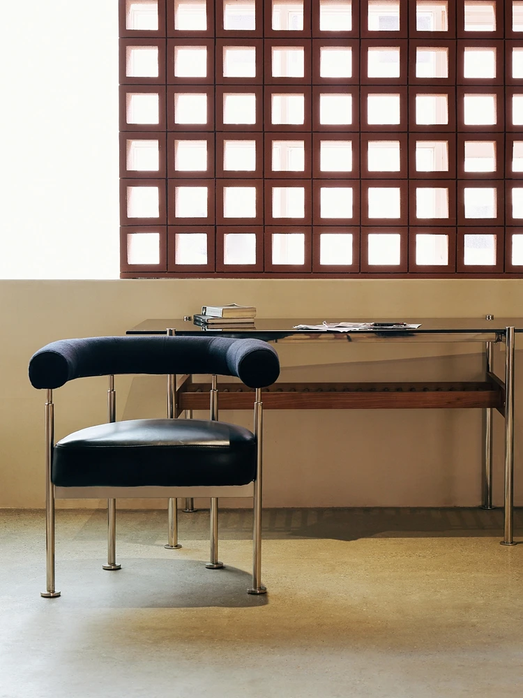 The Grafton armchair/Bauhaus single chair office desk