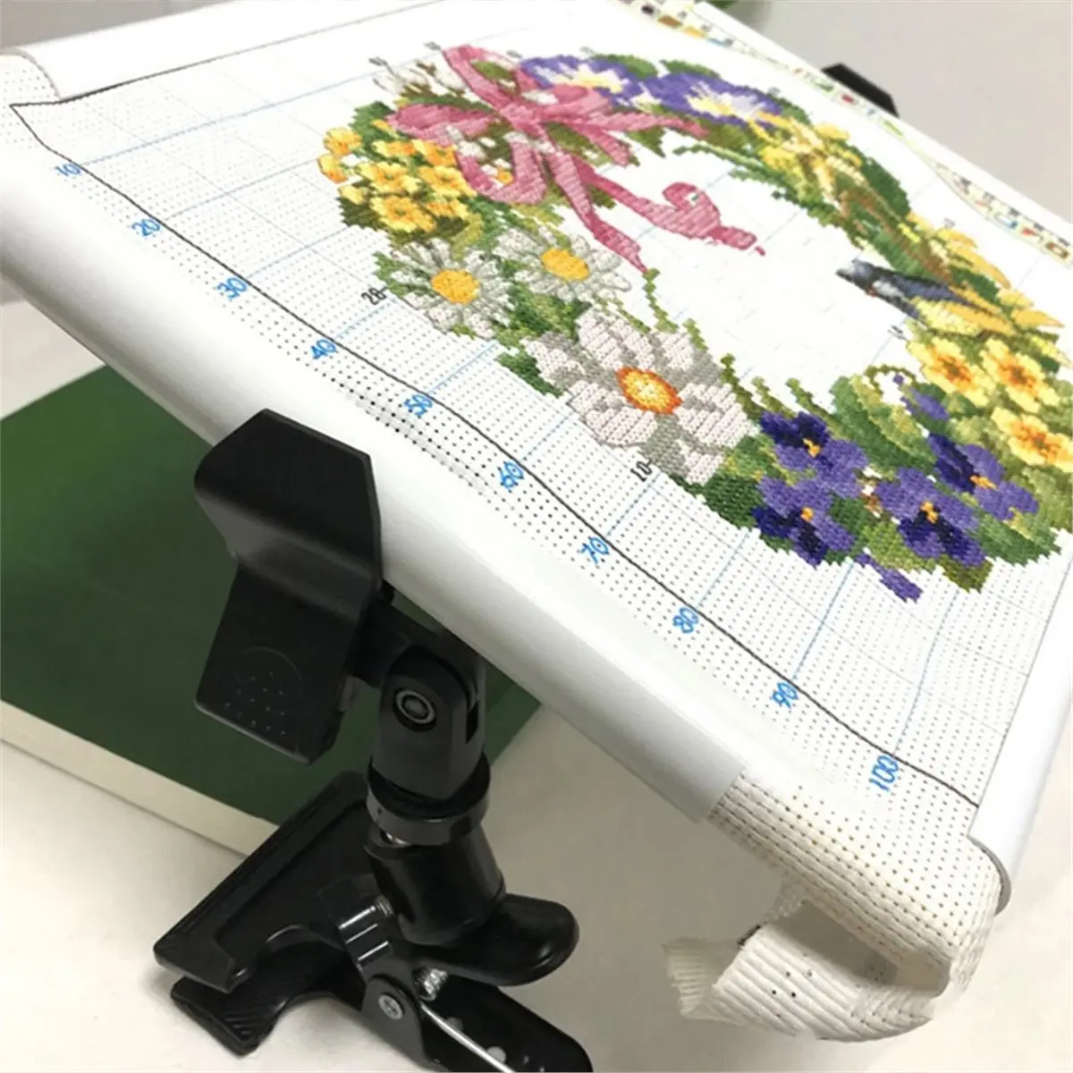 

BABQ 2pcs Embroidery Hoop Holder,Adjustable 360° Rotated Cross Stitch Lap Stand Table Kit Clamp Hand Free Needlepoint Support