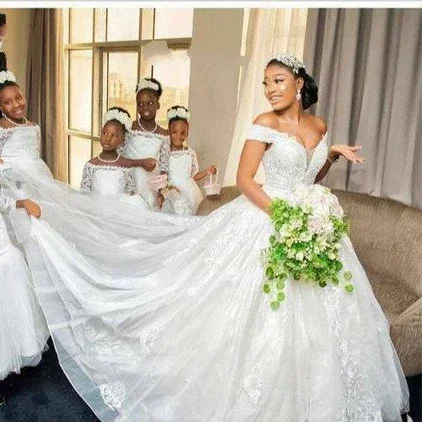 

Customized African Wedding Dresses Off The Shoulder Ball Gown Bridal Gowns Court Train Lace Appliqued Vintage Bride Dress