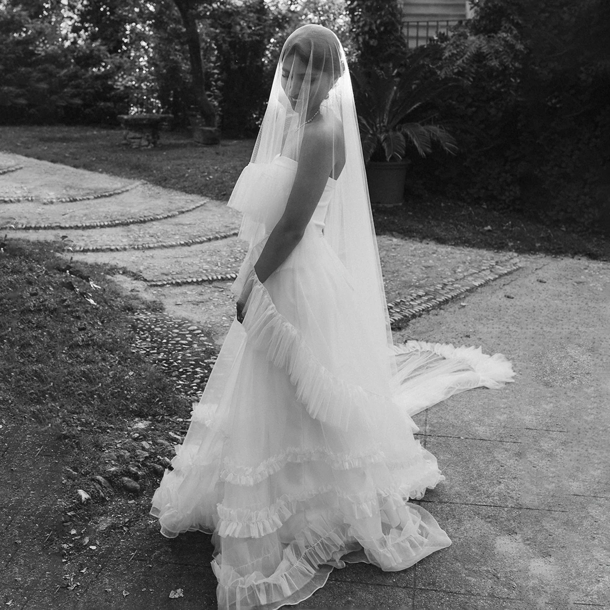 Sweetheart Tiered Tulle Ruffled Wedding Party Dress Customized Ceremony Reception A Line Off Shoulder Cape Princess Bridal Gown