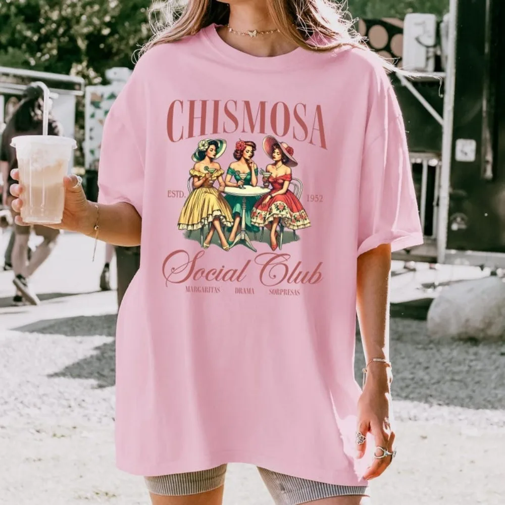 

Chismosa Social Club Sweatshirt Latina Chisme Tee Funny Gift for Latina Trendy Hispanic Tops Retro Mexican Matching Outfit Shirt