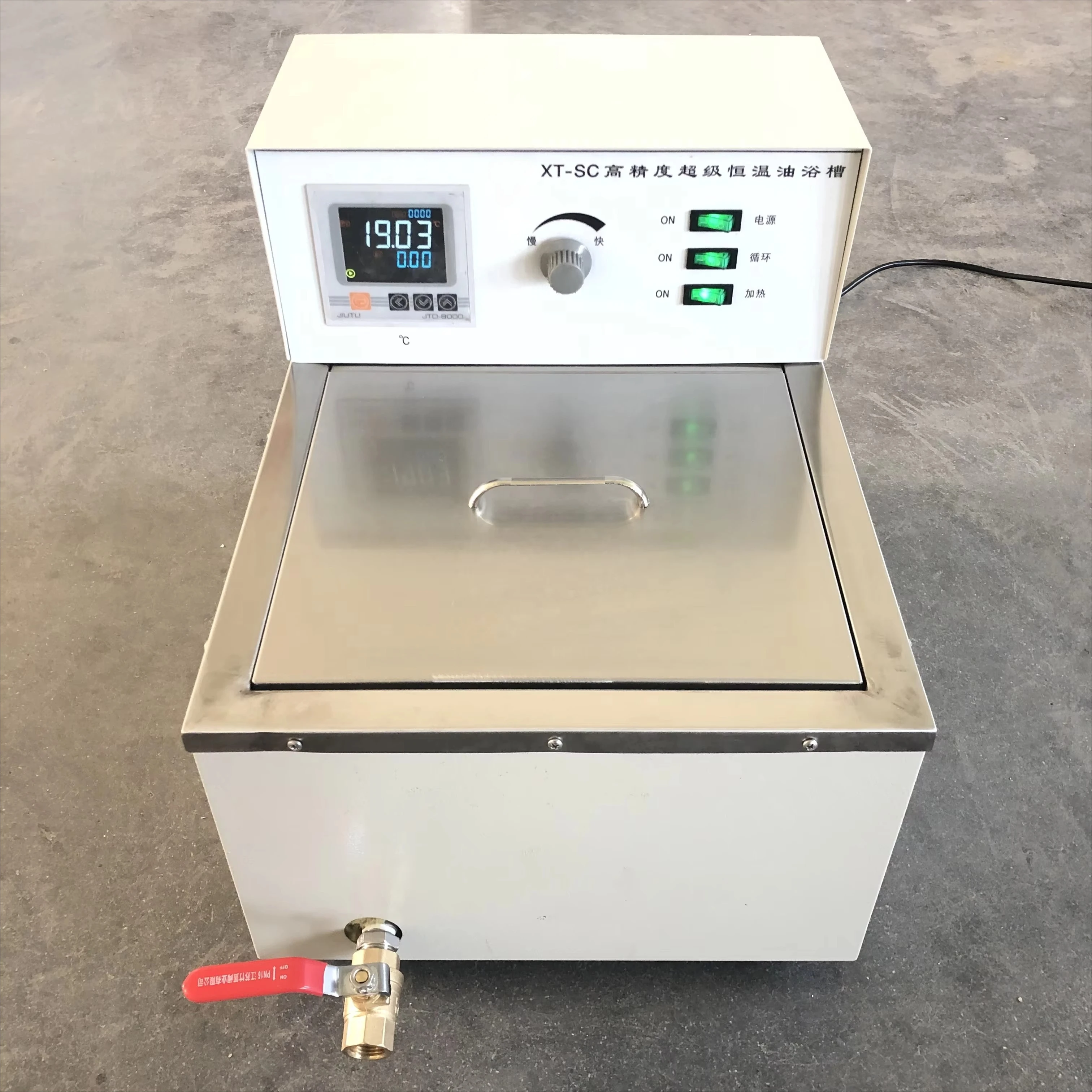 Circulating Oil Bath in Laboratory Thermostatic Devices
